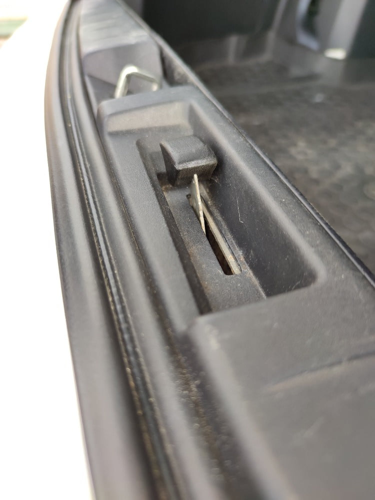 Bouton déverrouillage coffre Citroën C-Crosser / Peugeot 4007
